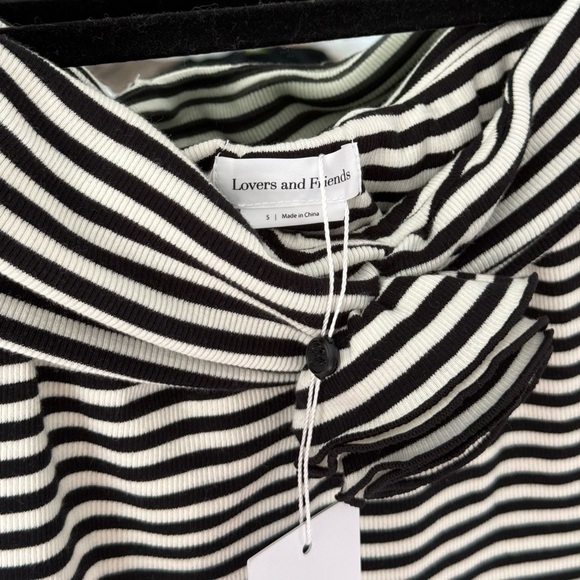 NWT Lovers + Friends off the shoulder top - Picture 4 of 4